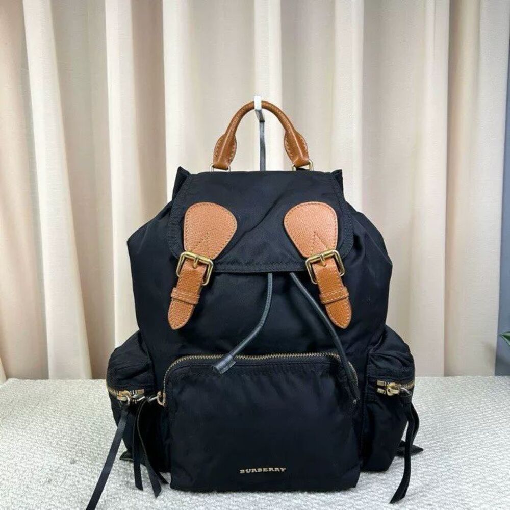 Burberry Women Pre-Loved Bag Very Good Condition